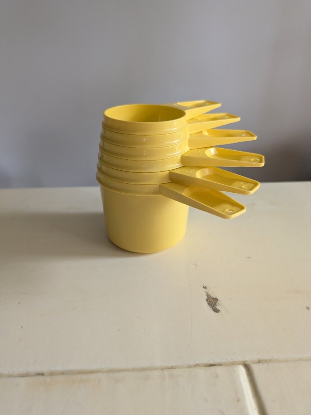 VTG Set 6 Tupperware Measuring Cups Yellow Gold Nesting Stackable 70s Complete